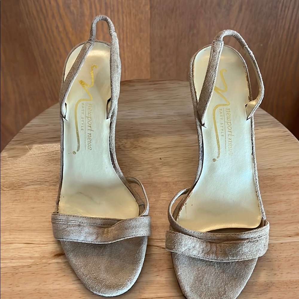 Newport News Tan Suede women’s sandals